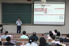 为教师正在数智时代提拔PPT制做